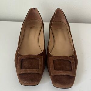 Ann Mashburn Chic Buckle Shoe Pump in Brown Suede. Size 39 (US 8.5). GUC